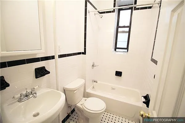 Rented by Siderow Residential Group | media 20