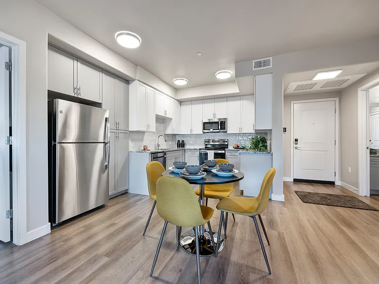 Granite Mountain Apartments — Photo 9