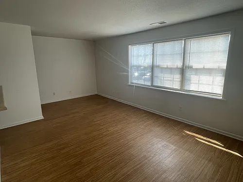 2405 Photo 1