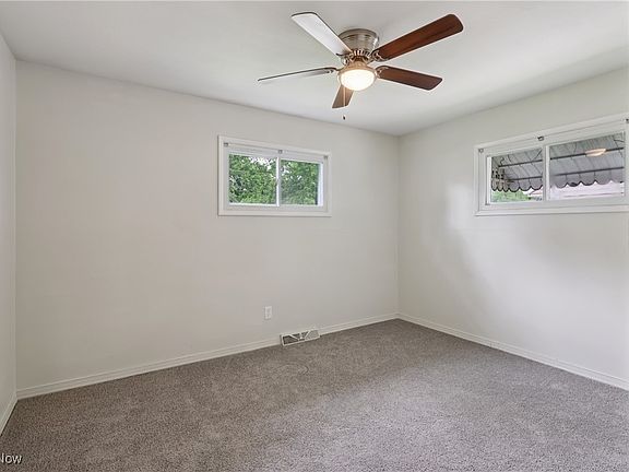 5th image of 984 Oakwood Dr