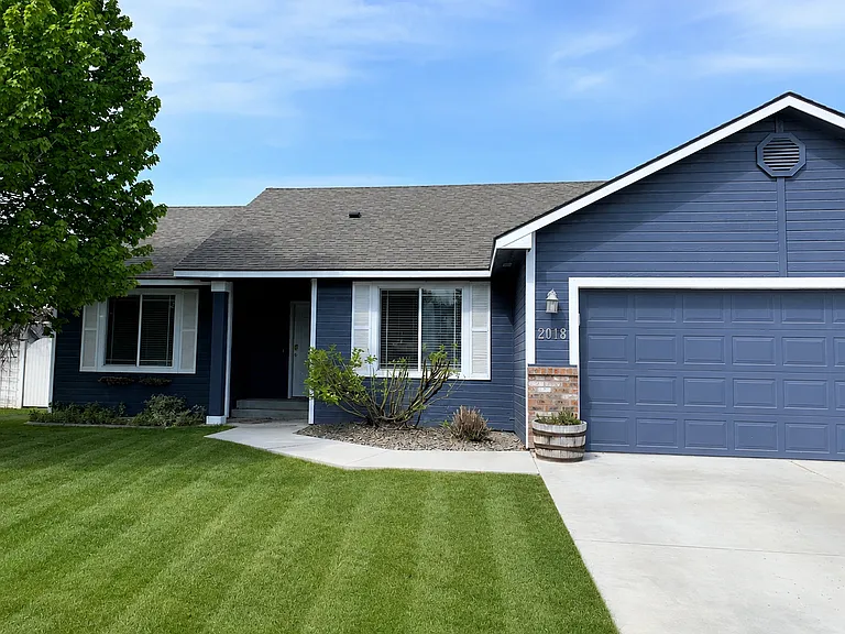 2018 Wellington Dr — Photo 1