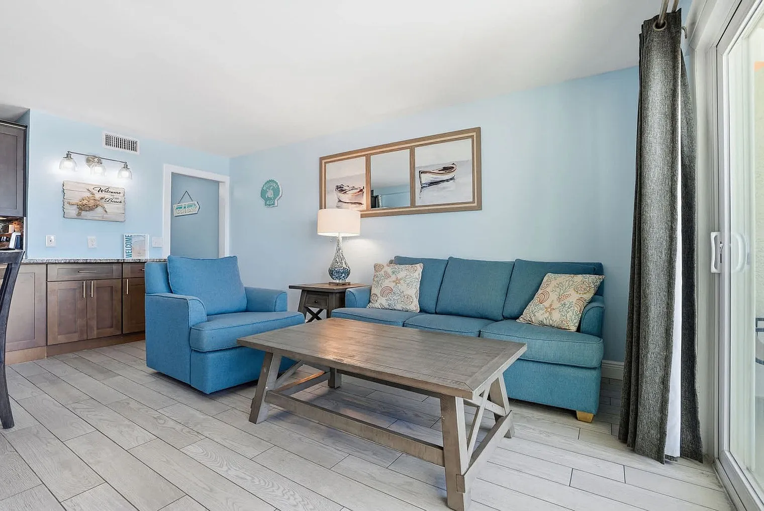 1 bed, 1.0 bath, 742 sqft, $1,417 — Photo 2