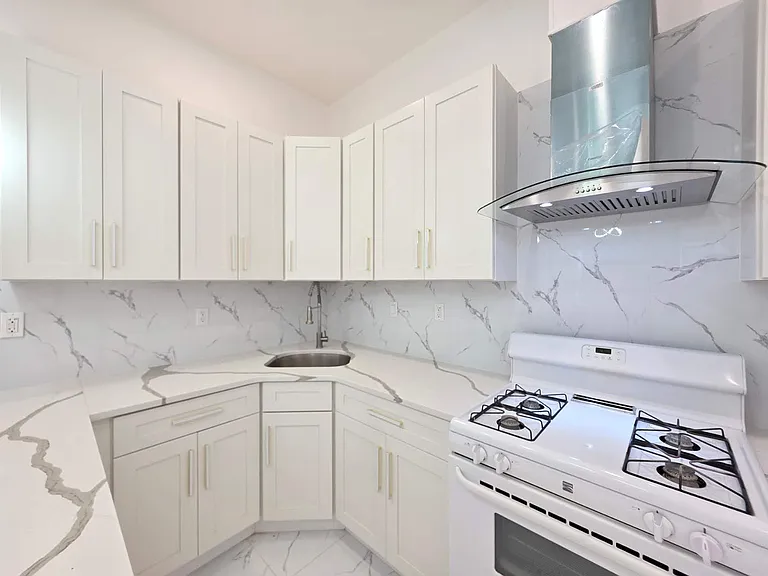 2722 E 26th St #2F — Photo 8