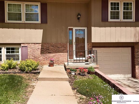 2nd image of 3104 Leawood Dr