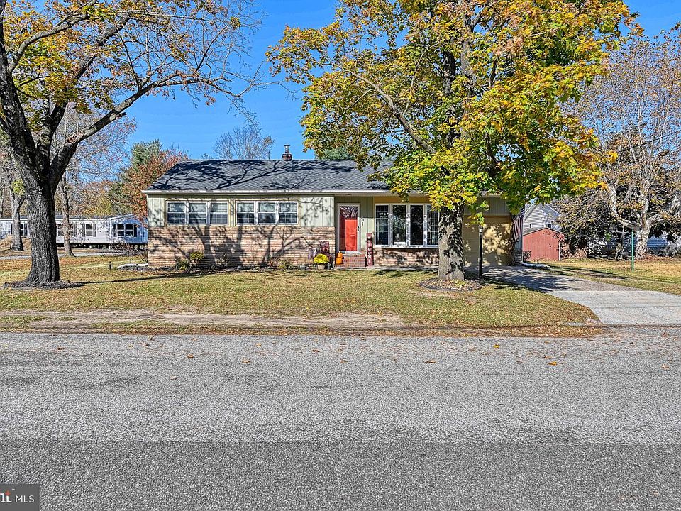 1st image of 62 E End Ave