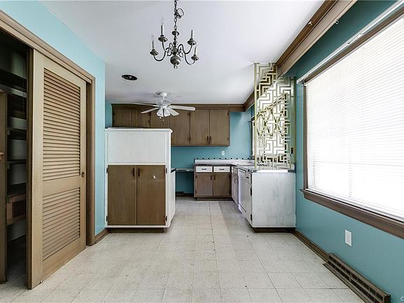 4th image of 3109 Manor Cir