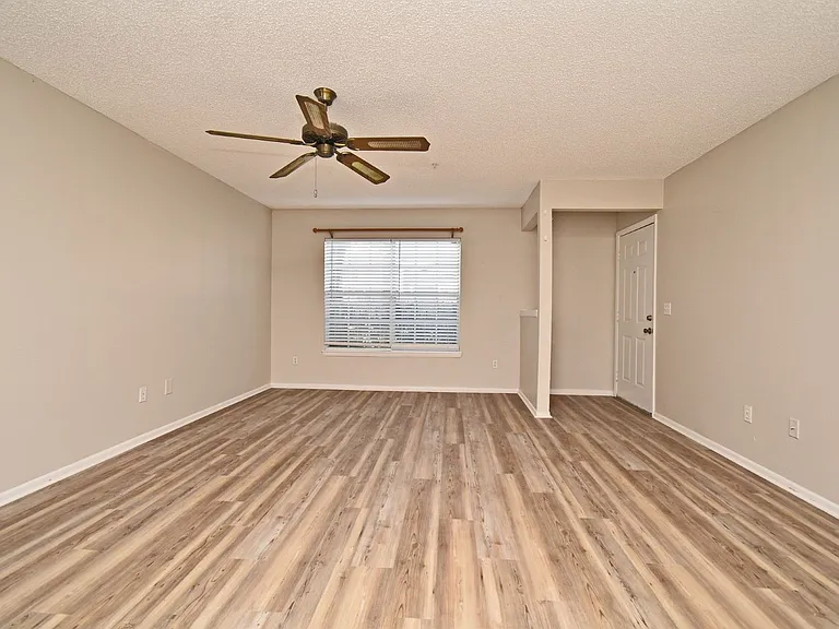 144 Reserve Cir #112 — Photo 8