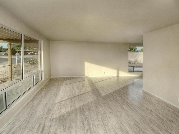 4th image of 8121 E Balfour Dr