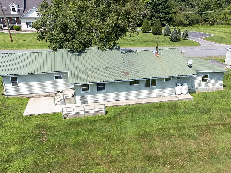 86 Carpenter Rd — Photo 4