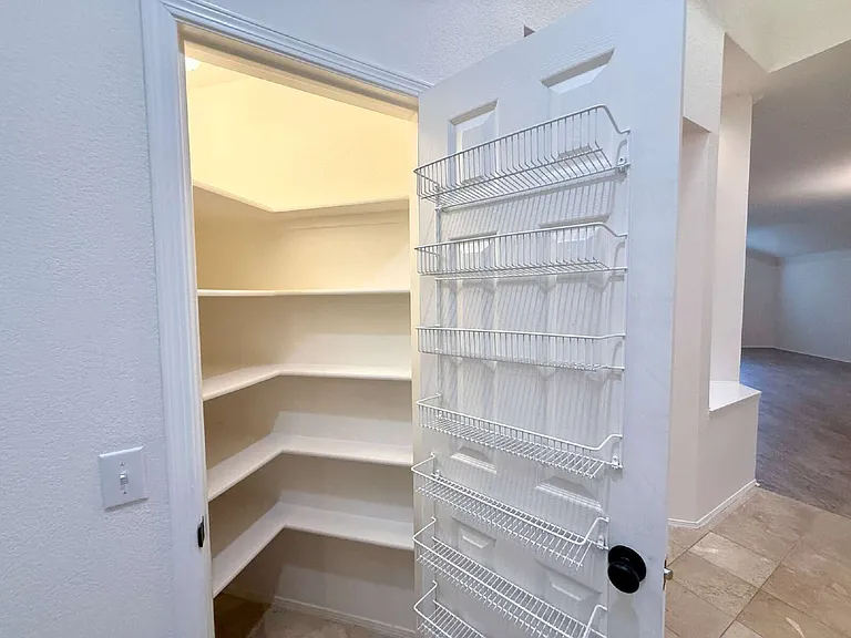 6106 Skahan Ln — Photo 27