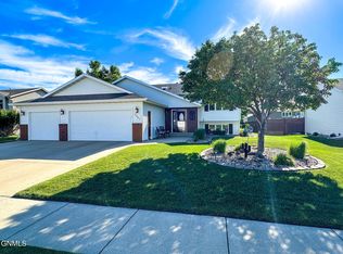 2007 Santa Barbara Dr, Bismarck, ND 58504