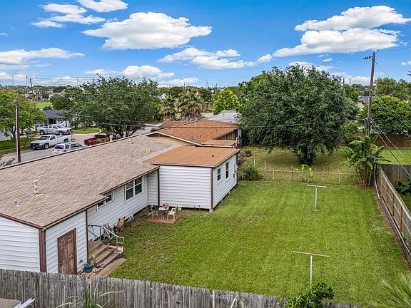 4th image of 7113 Sycamore Dr