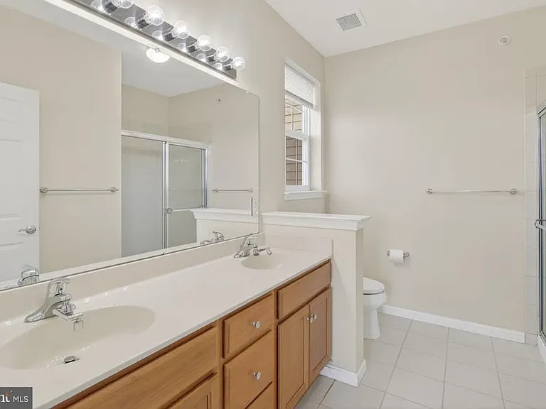 1447 Sierra Dr — Photo 16