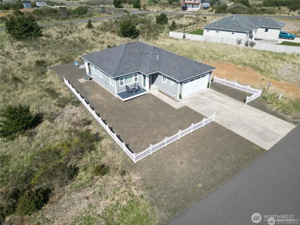 1439 Diamond Head Avenue SW, Ocean Shores, WA 98569