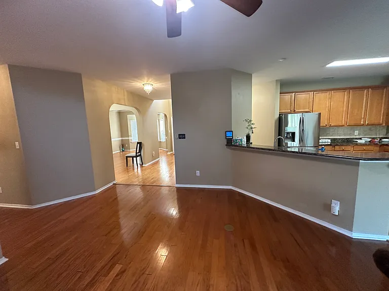 404 Treybrooke Dr — Photo 29