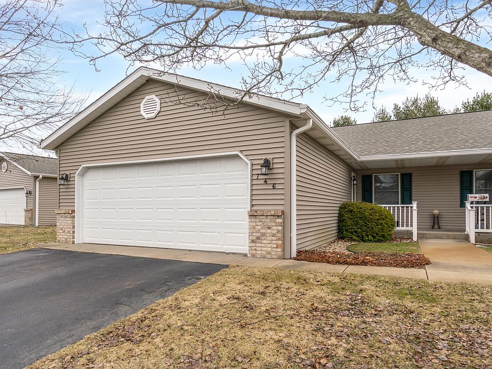 1st image of 746 Bayberry Ln