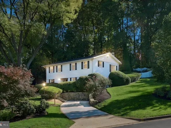 3907 Forest Grove Dr, Annandale, VA 22003