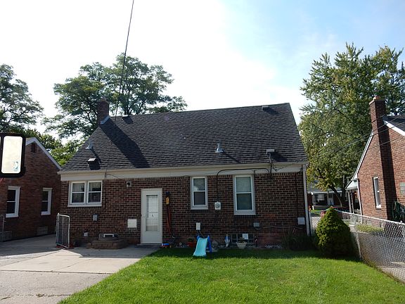 4th image of 1812 Moran Ave