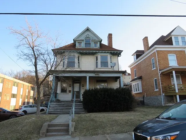564 Dawson Ave photo 1