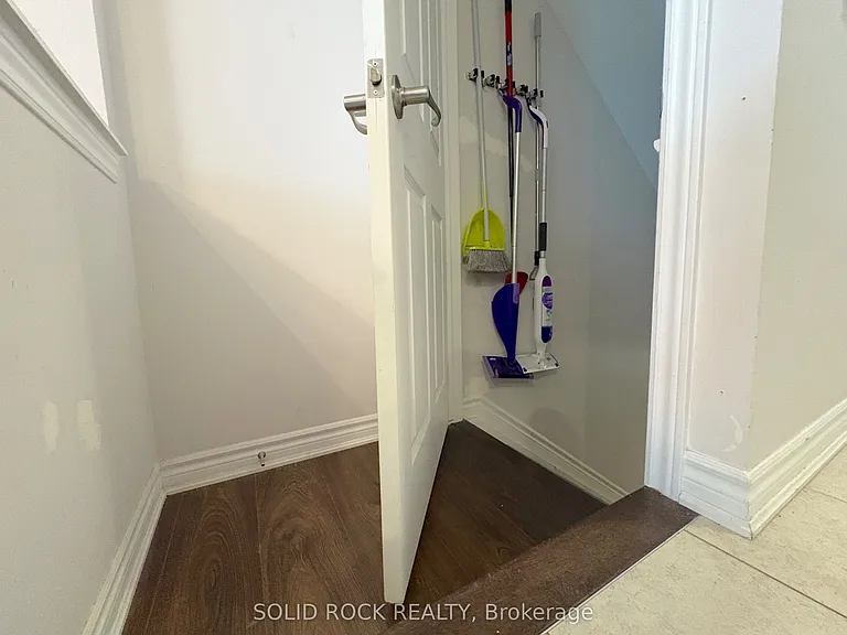 719 Derreen Ave — Photo 17
