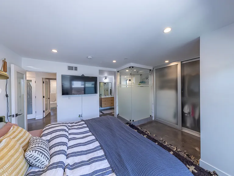 2506 S Wilson Ave — Photo 40