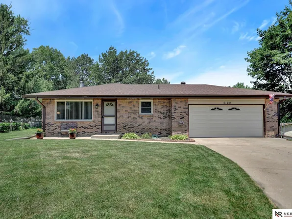 5120 Deerwood Cir, Lincoln, NE 68516