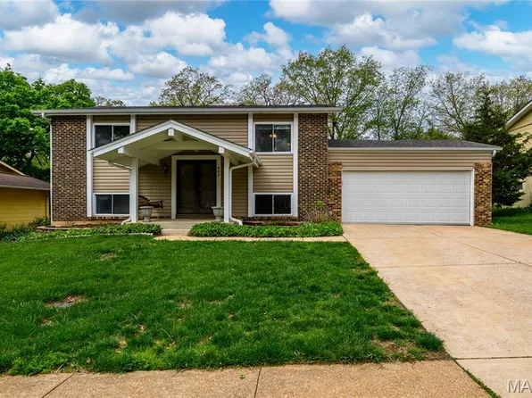 903 Parma Dr, Ballwin, MO 63021