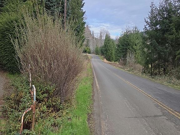 5th image of 929 E Valley Rd