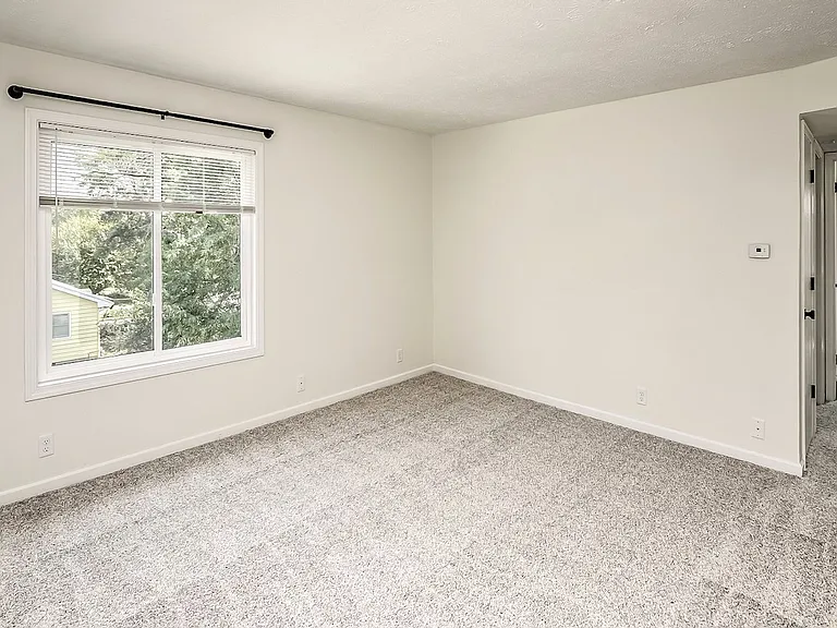CB 12 — Photo 10