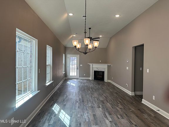 4th image of 327 Flower Garden Dr