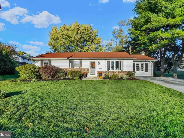 1162 Loop Dr, Harrisburg, PA 17112
