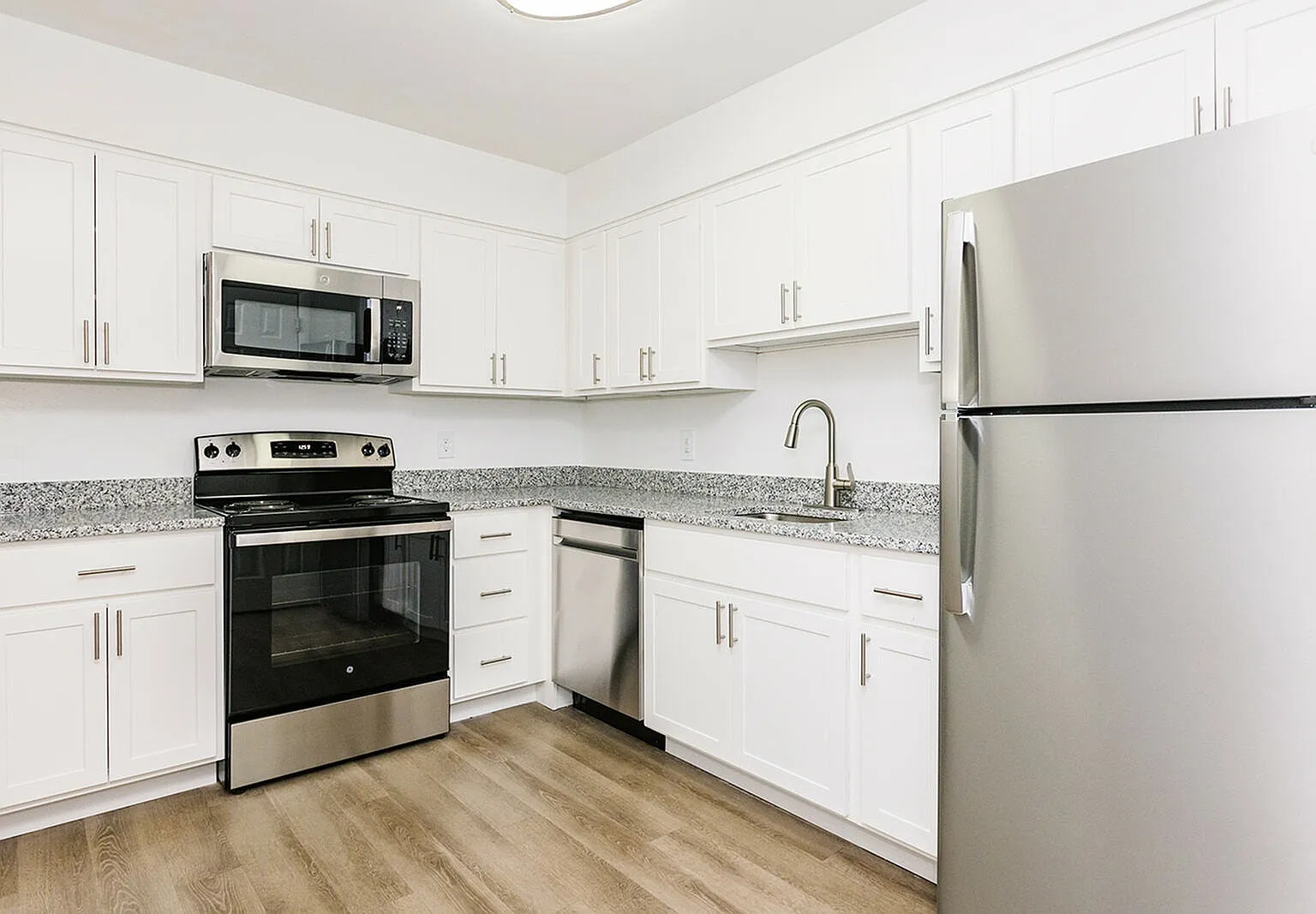 Crofton Village Apartments — Photo 2