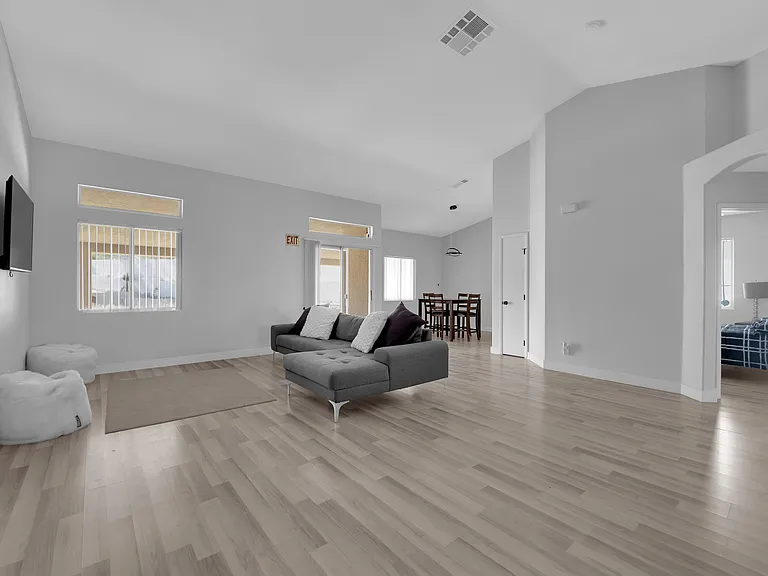 724 Zalataia Way — Photo 10