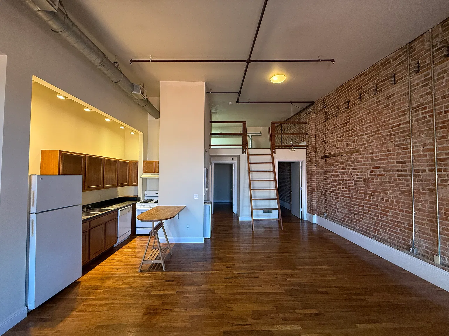 2 bed, 1110 sqft, $1,700 — Photo 1