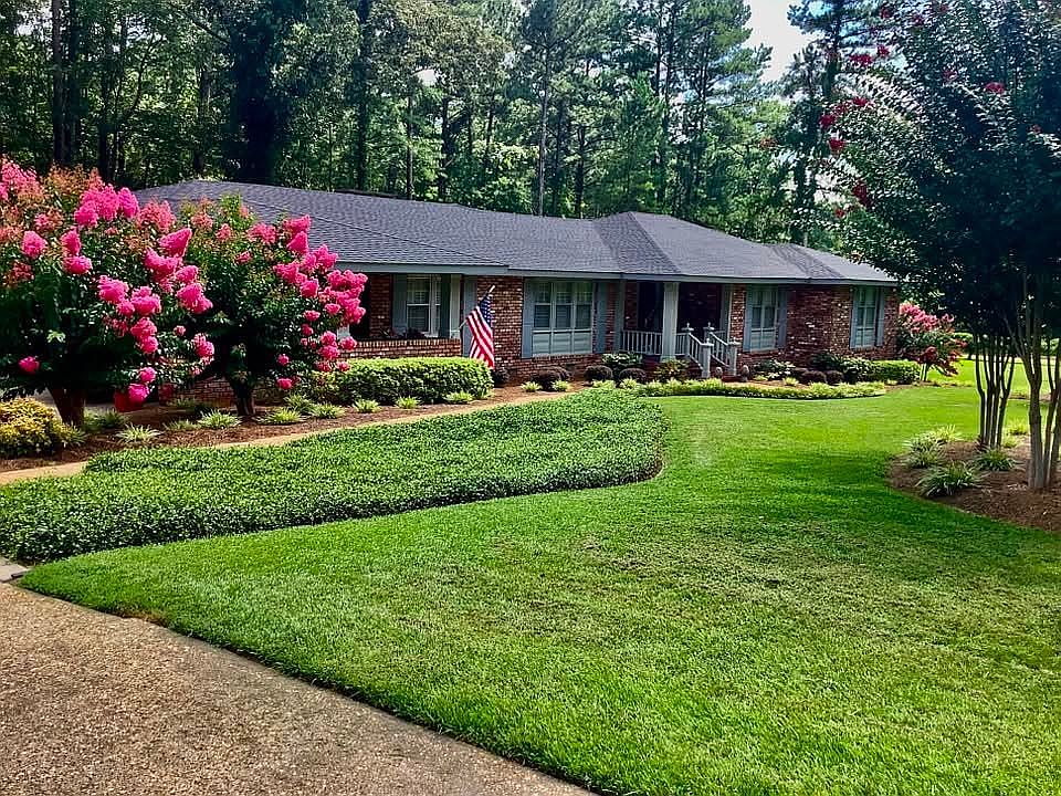 1st image of 113 Pinewood Dr