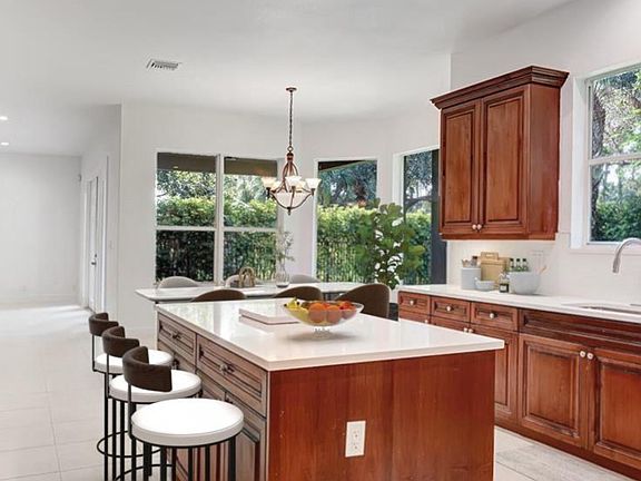 3rd image of 10555 Oak Meadow Ln