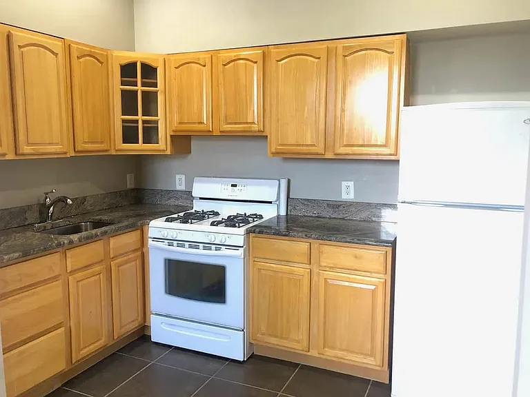 454 E 119th St #3R — Photo 5