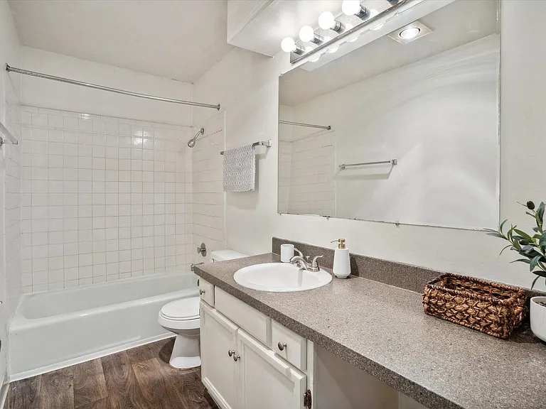 Two Bedroom B - 2 Bed / 1 Bath - 1,000 Sq.Ft.