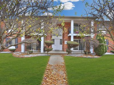 22001 E Eleven Mile Rd, Saint Clair Shores, MI, 48081