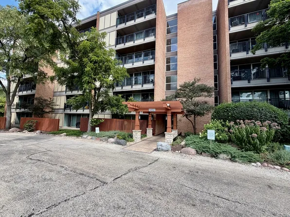 5950 Oakwood Dr APT 3M, Lisle, IL 60532