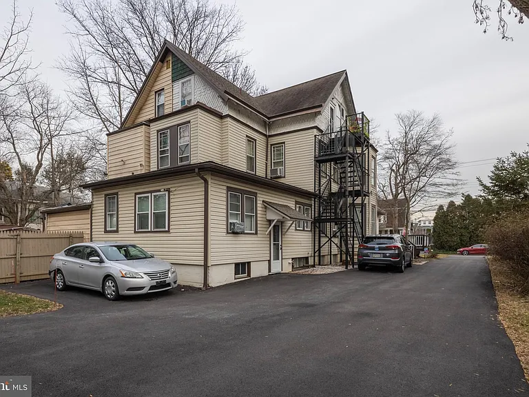 220 S Scott Ave #3 — Photo 20