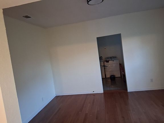 4th image of 866 Clinton St