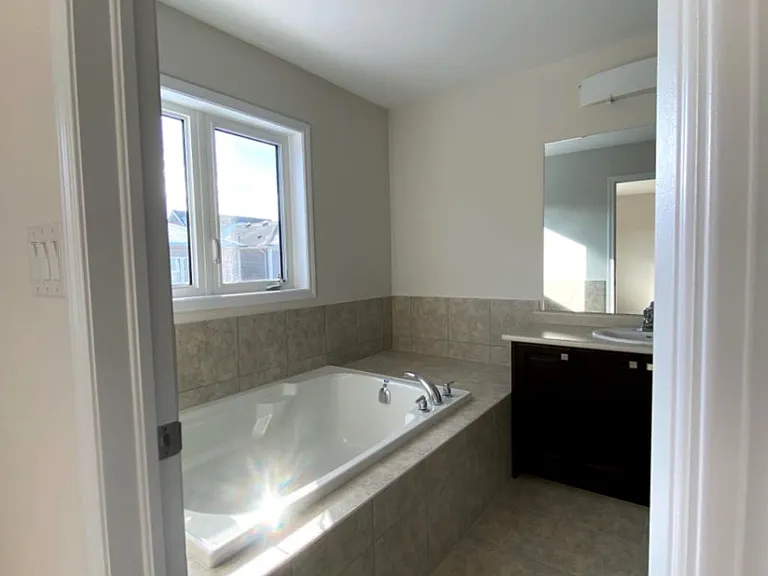 59 Alexandra Dr — Photo 18