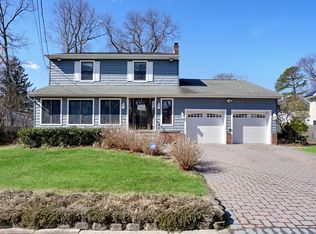 34 Pinewood Dr, Neptune, NJ 07753