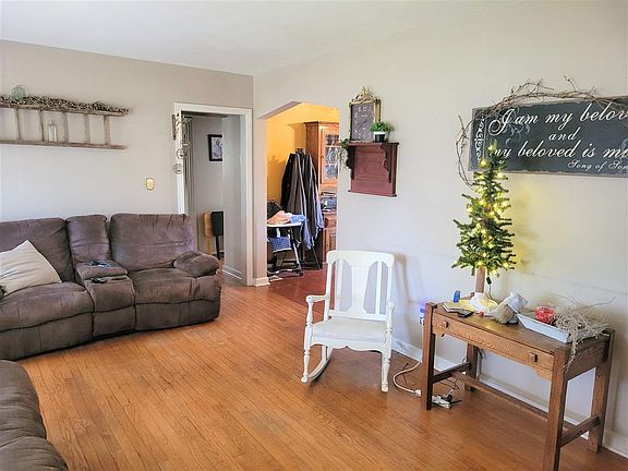 3rd image of 1706 Central Dr