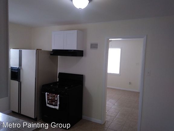 4th image of 1401 NW Williams Ave APT 8