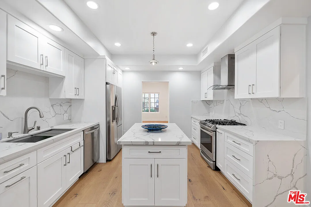 2 bed, 2.5 bath, 1875 sqft, $6,800 — Photo 1