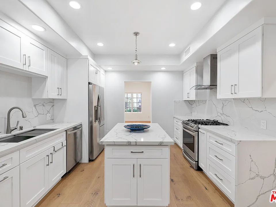 851 N San Vicente Blvd #117