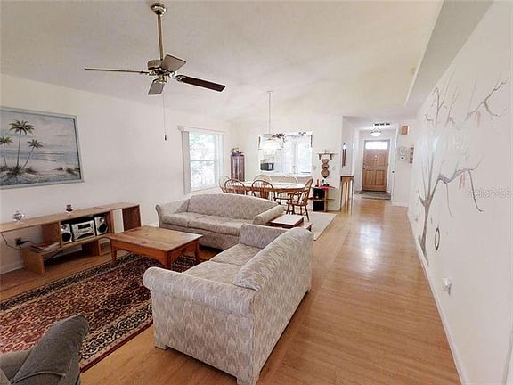 5th image of 415 Cedar Ave