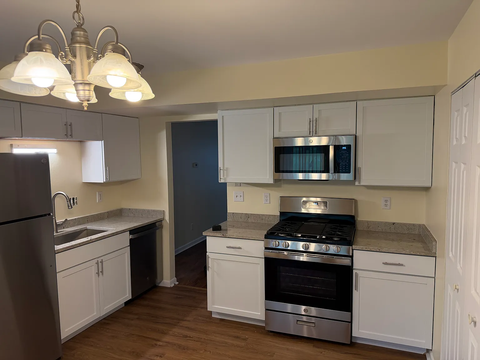 212 Logan St — Photo 2